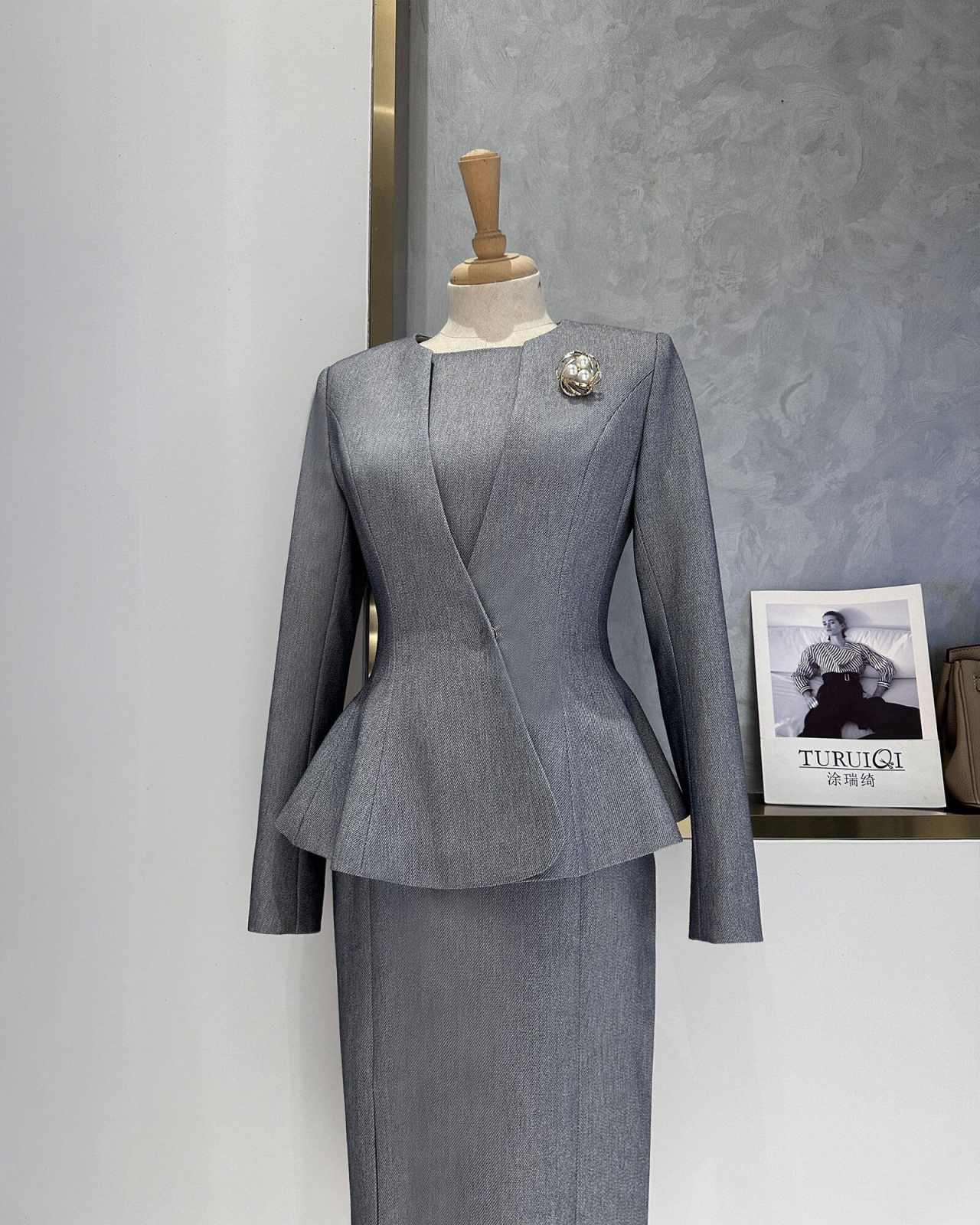 Elegant Grey Peplum Women Suit - Women Formal Wear For Conference ulasan dan harga