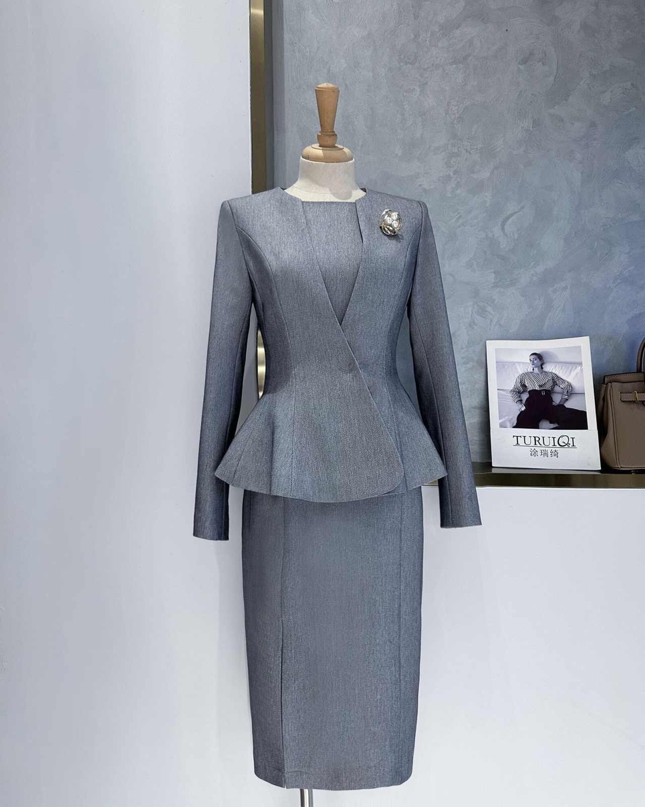 Elegant Grey Peplum Women Suit - Women Formal Wear For Conference ulasan dan harga